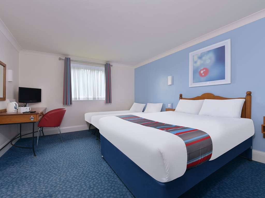Travelodge Chester Warrington Road Room photo